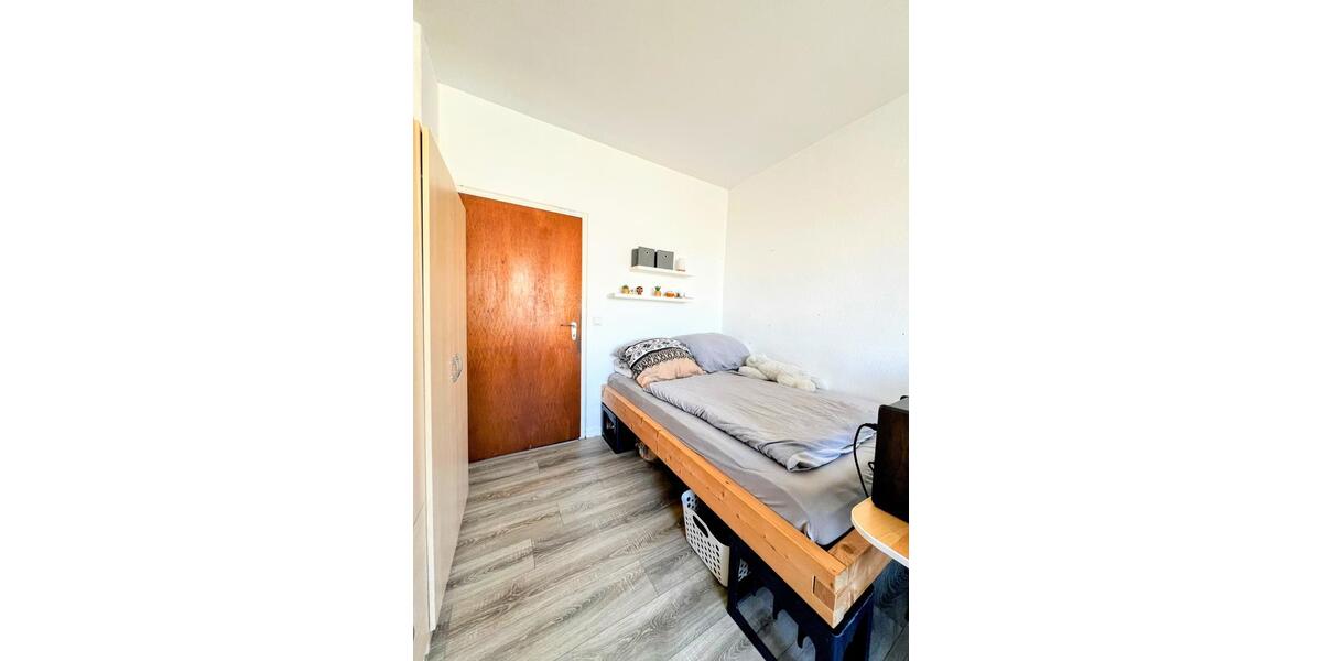 Etagenwohnung Karlsruhe - 4 Zimmer, 15 m&sup2;, 400&euro; | Angebot:25791236