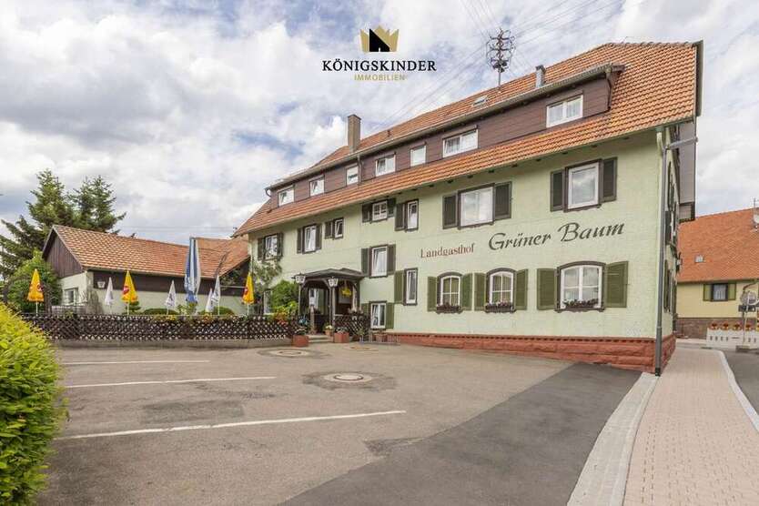 Haus zum Kaufen in Bad-Wildbad-Aichelberg 399.000 € 697 m²