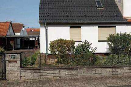 Reserviert! Sofort einziehen! Gepflegte, unterkellerte DHH in NeureutKirchfeld in ruhiger Lage, mit großem pflegeleichten Garten in Wald- u. Seenähe 4 zimmer