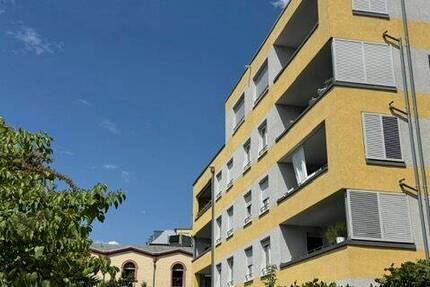 Großzügige und hochwertige 4 Zimmerwohnung mit Loggia und TG-Stellplatz zu vermieten