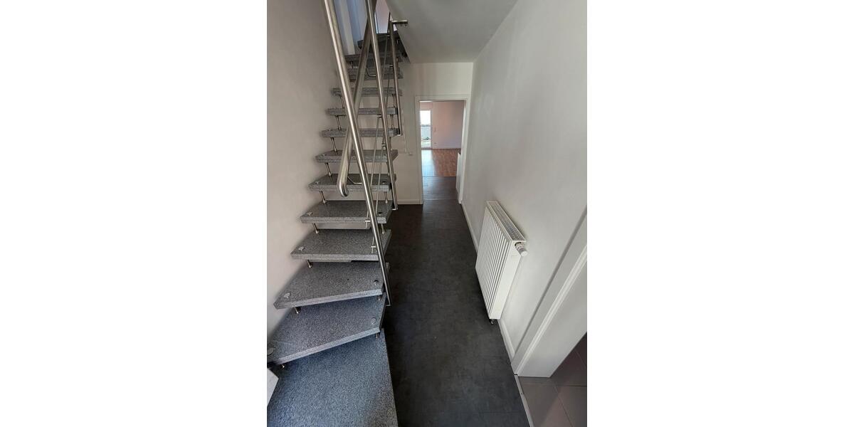 Dachgeschoßwohnung Ettlingen - 3 Zimmer, 110 m&sup2;, 1.100&euro; | Angebot:25990844