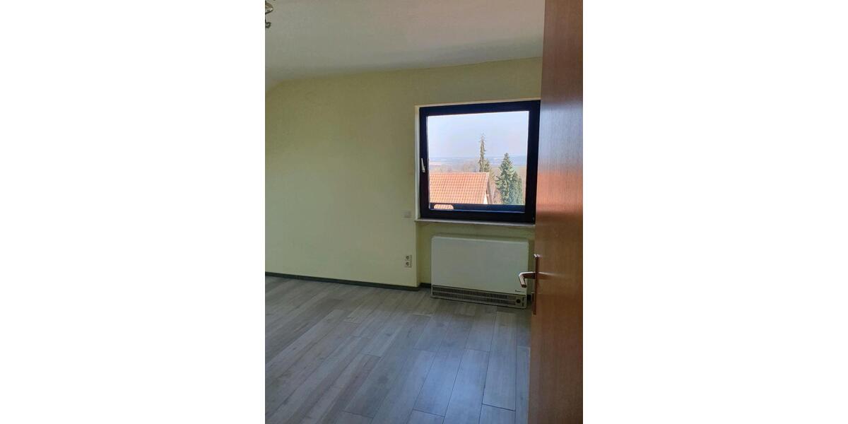 Dachgeschoßwohnung Kraichtal - 3 Zimmer, 80 m&sup2;, 620&euro; | Angebot:25319625