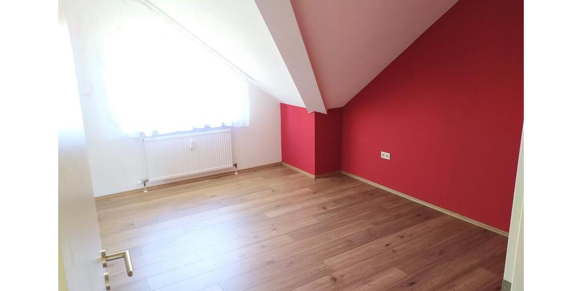 Dachgeschoßwohnung Pforzheim Nordstadt - 3 Zimmer, 73 m&sup2;, 775&euro; | Angebot:25083222