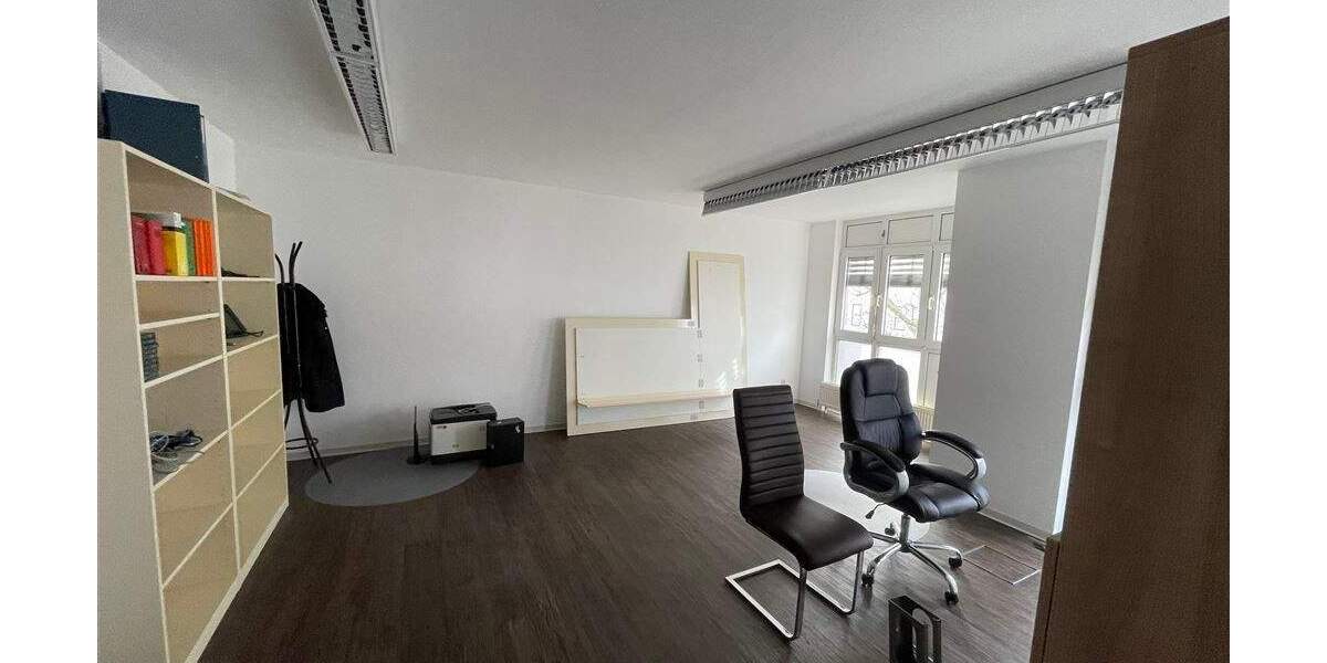 Bürofläche in zentraler Lage, 4-5 separate Büroräume + großer Empfangsbereich etc... 7 zimmer