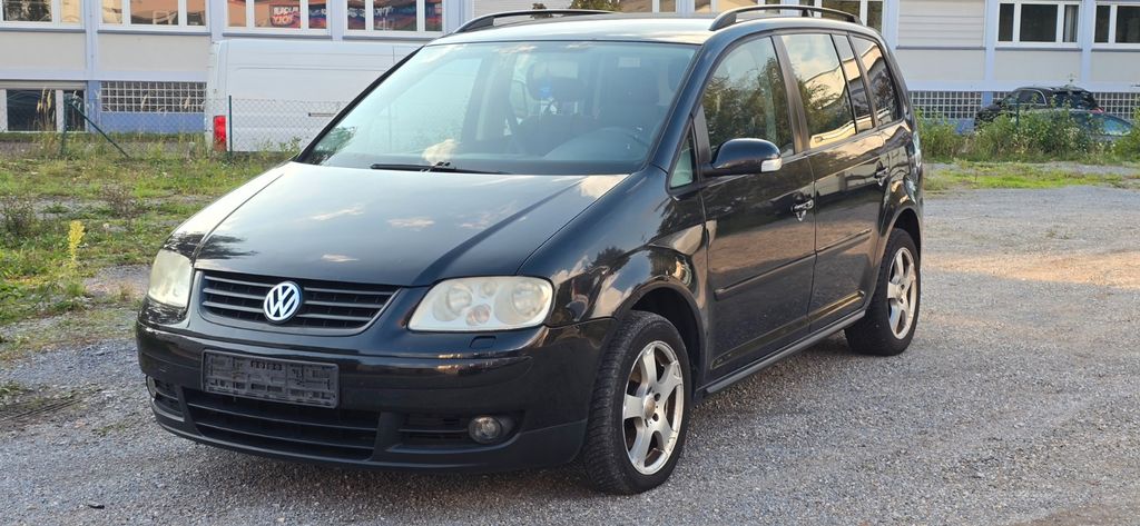 VW Touran 272.000 km 1.299 &euro; Ettlingen 76275