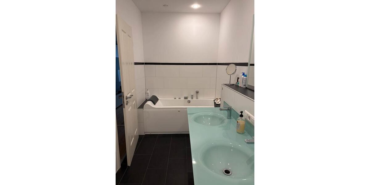 Hochparterre Pforzheim Weststadt - 3 Zimmer, 120 m&sup2;, 1.150&euro; | Angebot:26162893