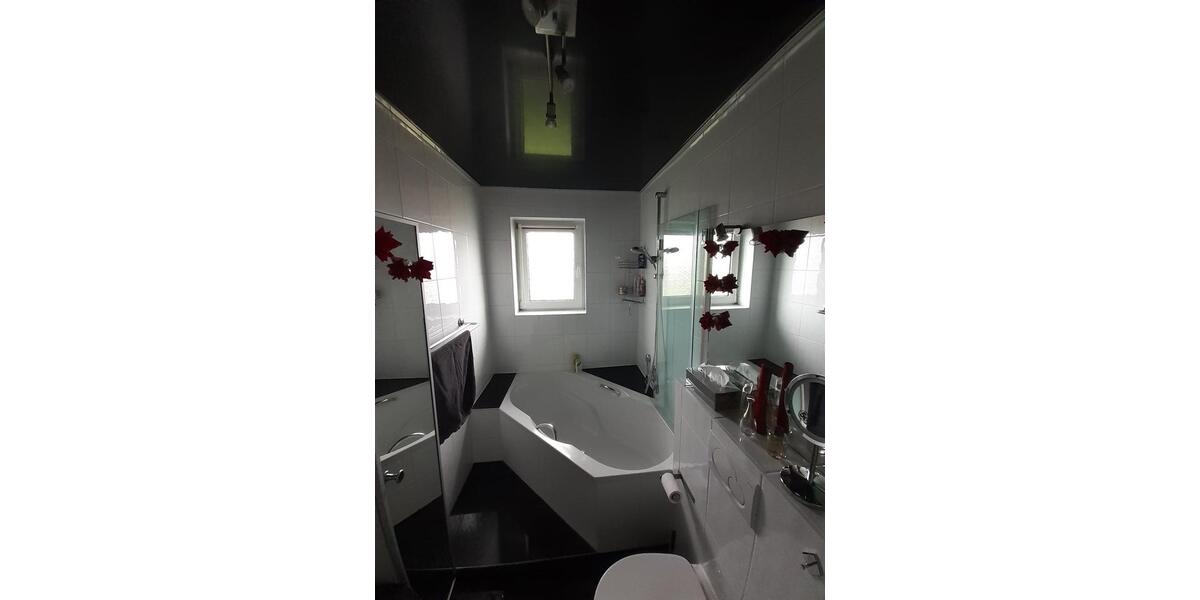 Helle 3-ZKB mit Tageslichtbad in der KA-Oststadt zu verkaufen 3 zimmer