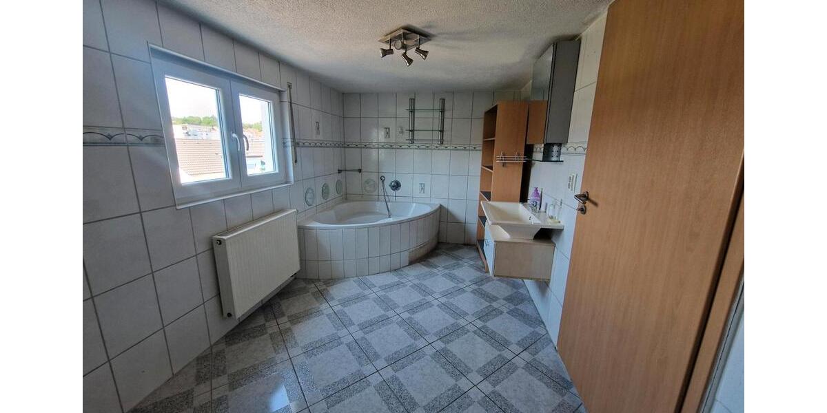 Etagenwohnung Bretten - 3 Zimmer, 95 m&sup2;, 1.100&euro; | Angebot:26411652