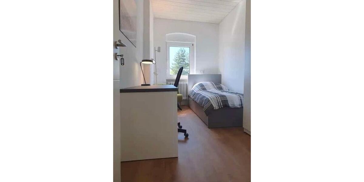 Etagenwohnung Karlsruhe Hagsfeld - 6 Zimmer, 140 m&sup2;, 2.700&euro; | Angebot:26498662