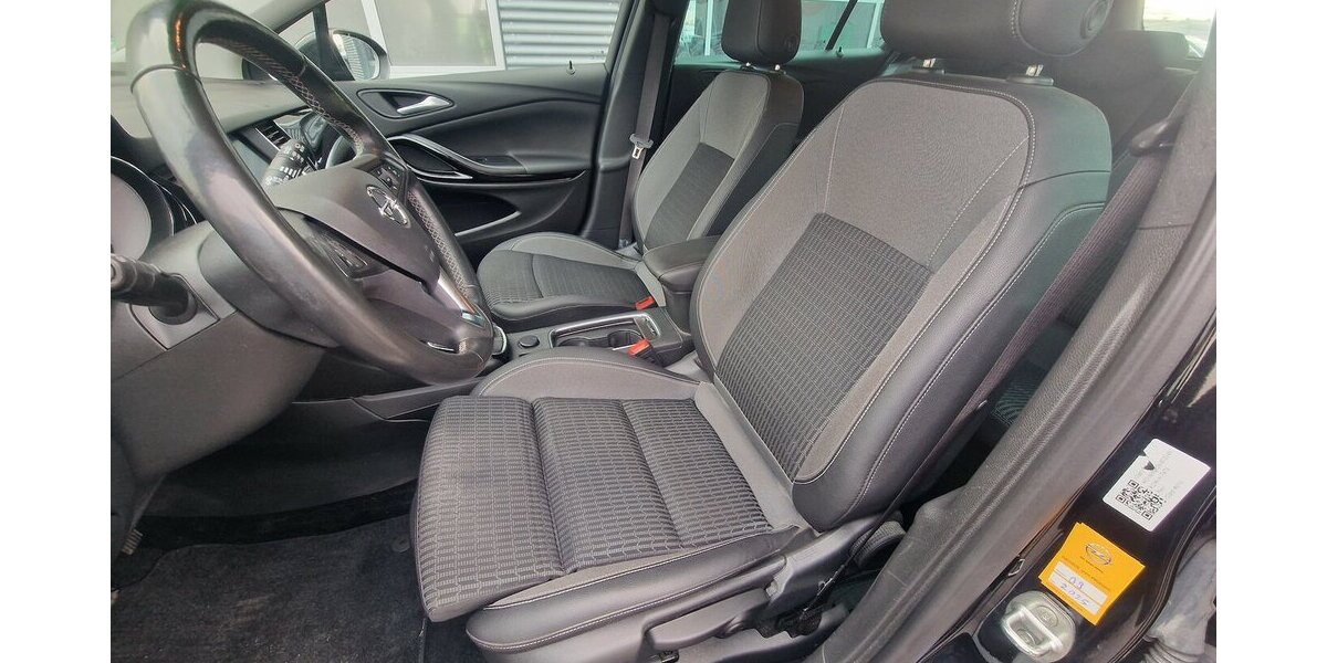 Opel Astra 1.2 Sports Tourer Klimaauto NAVI AHK LED 53.000 km 15.899 &euro; Landau 76829