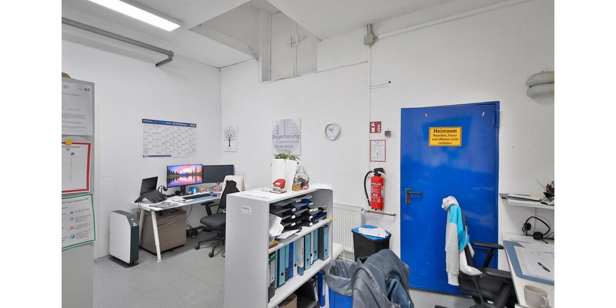 Lagerhalle mit ca. 230 qm Lagerfläche, Büro mit ca. 40 qm und Außenfläche ca. 250 qm zimmer