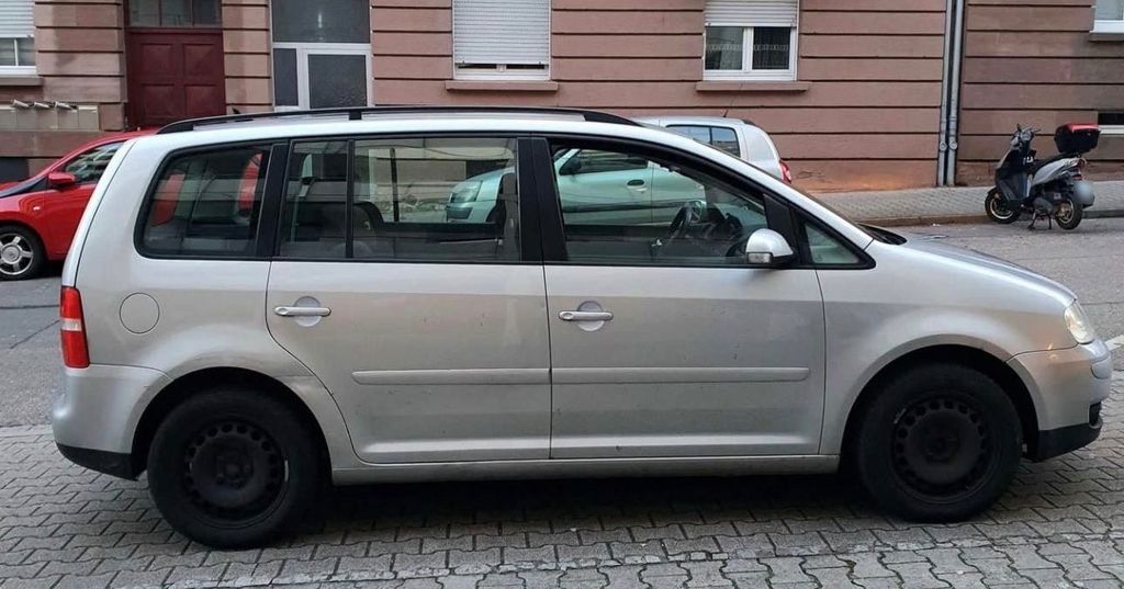 VW Touran 243.000 km 2.650 &euro; Pforzheim 75172