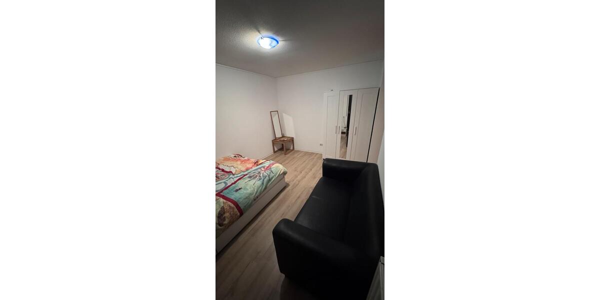 Möbliertes ,Helles Zimmer in der Innenstadt-West 1 zimmer