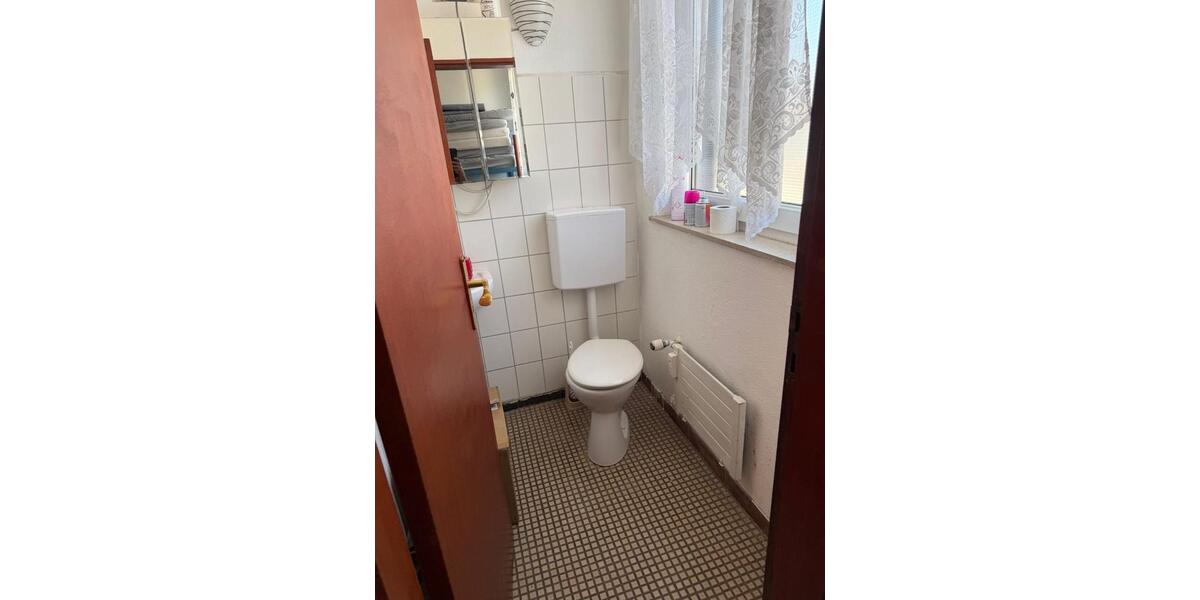 Etagenwohnung Pforzheim Nordstadt - 4 Zimmer, 150 m&sup2;, 1.200&euro; | Angebot:25883008