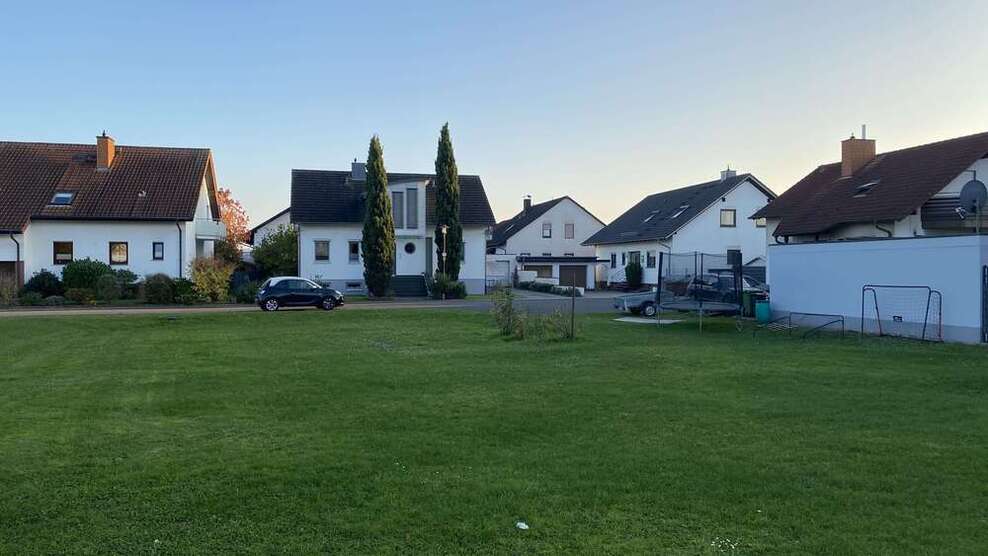 Grundstück zu verkaufen in Karlsdorf-Neuthard 294.000 € 392 m²