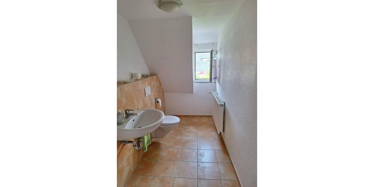 Reserviert! Sofort einziehen! Gepflegte, unterkellerte DHH in NeureutKirchfeld in ruhiger Lage, mit großem pflegeleichten Garten in Wald- u. Seenähe 4 zimmer