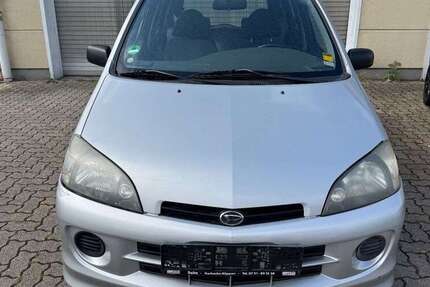 Daihatsu YRV
