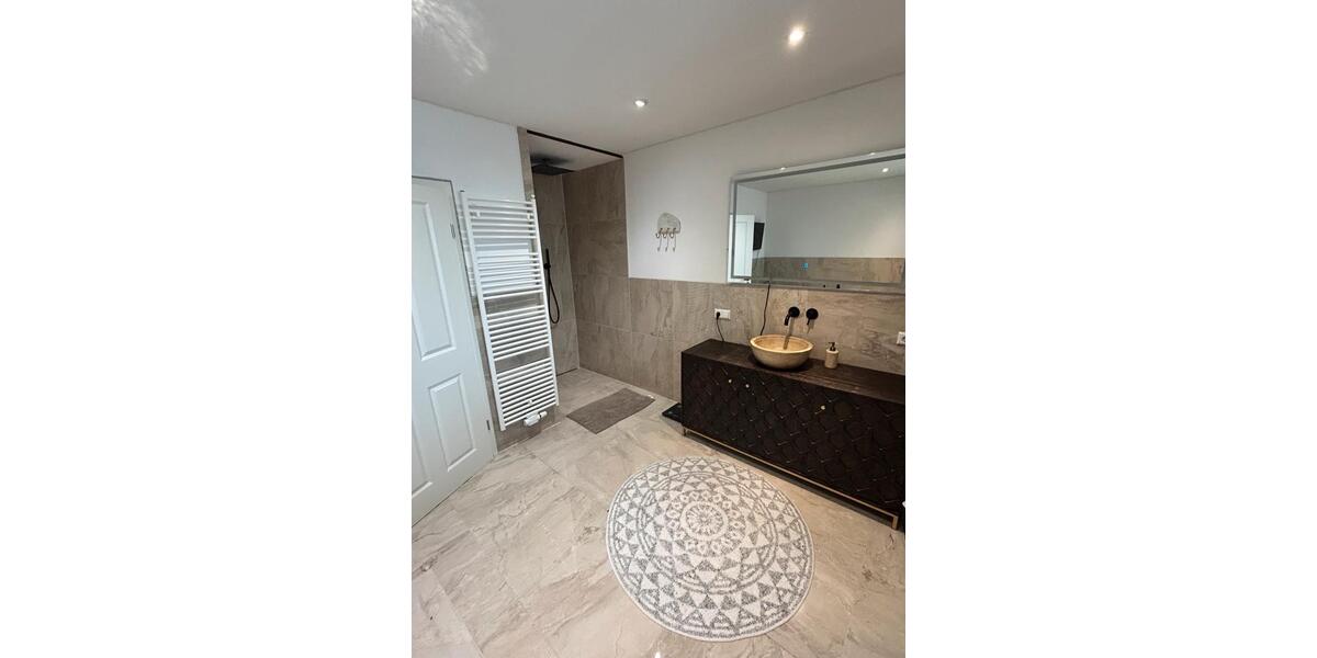 Kernsanierte EG-Wohnung (208 m²) mit großer Terrasse 6 zimmer