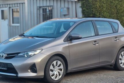 Toyota Auris 89.000 km 8.990 &euro; Birkenfeld bei Pforzheim 75217