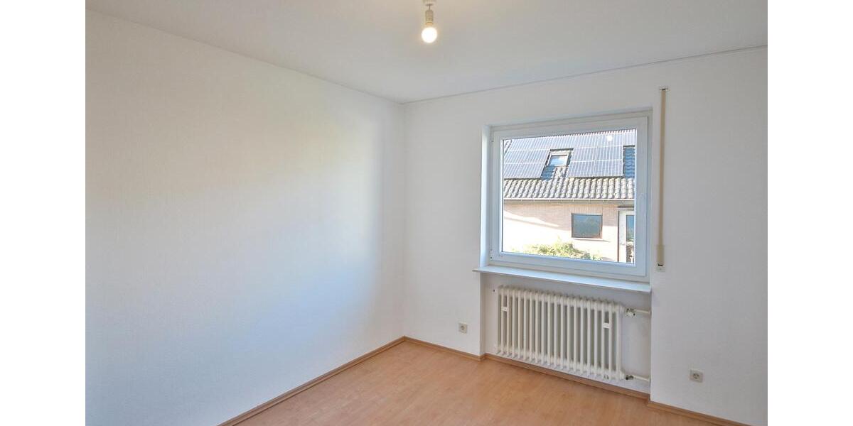 Doppelhaushälfte Pforzheim Büchenbronn - 5 Zimmer, 200 m&sup2;, 1.400&euro; | Angebot:23737073