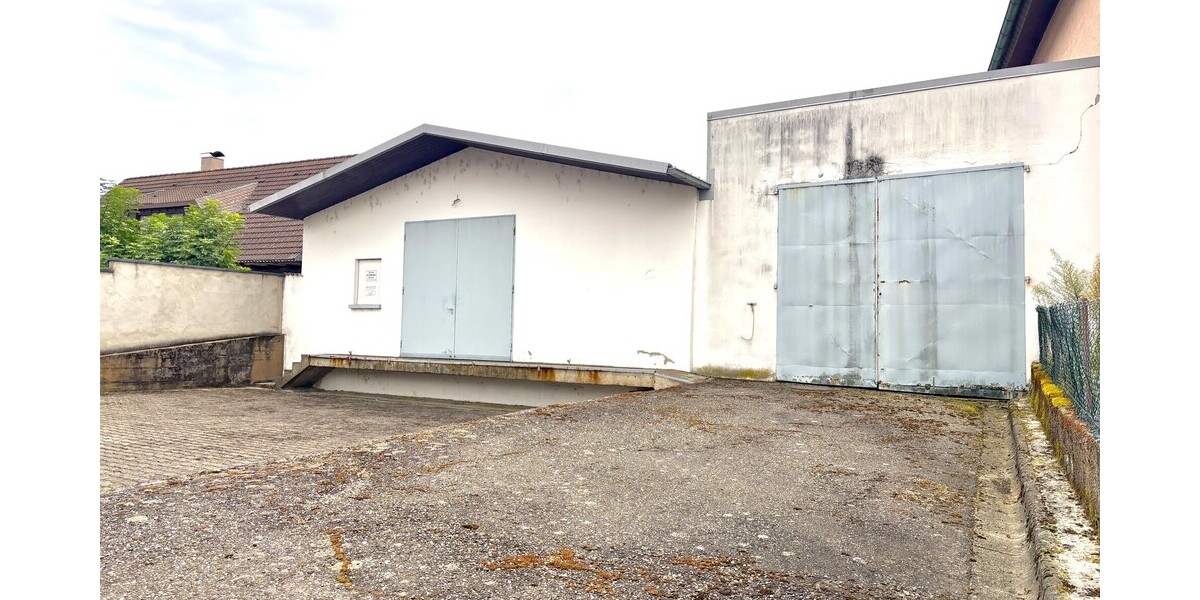 Platz ohne Ende: Trockenhalle mit Außenfläche, Stellplätzen und Laderampe - Gewerbeobjekt Steinmauern | Angebot:27357873