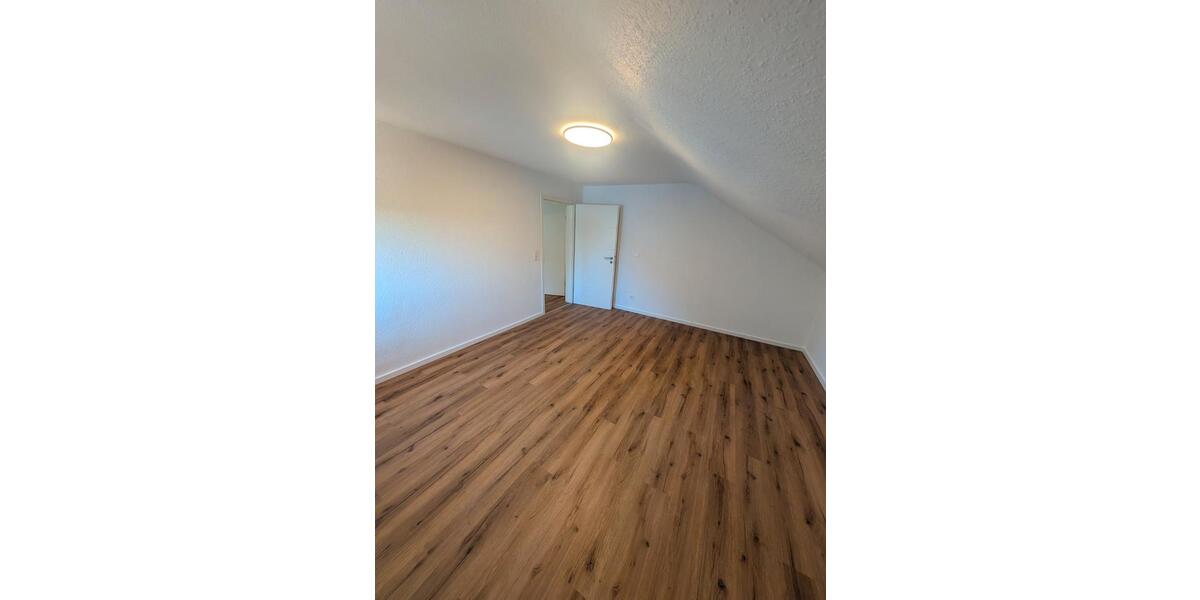 Dachgeschoßwohnung Karlsruhe Wettersbach - 5 Zimmer, 113 m&sup2;, 1.500&euro; | Angebot:26414163