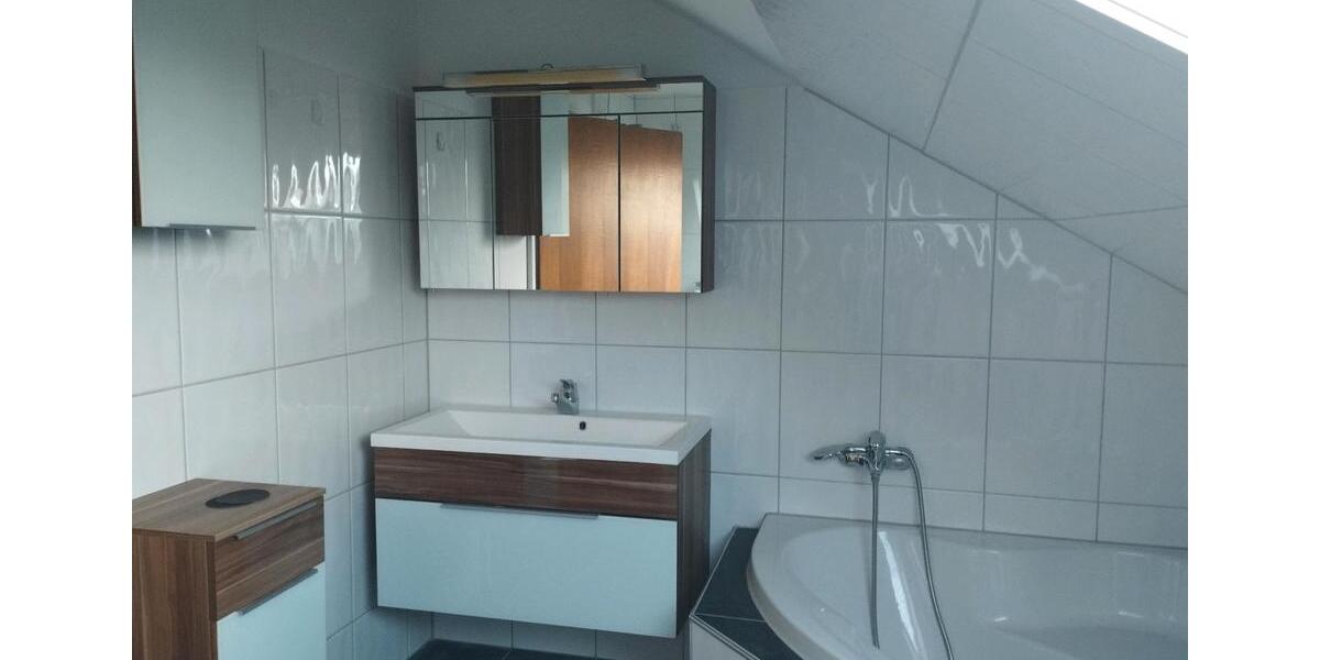 Dachgeschoßwohnung Stutensee - 1 Zimmer, 65 m&sup2;, 900&euro; | Angebot:25611456