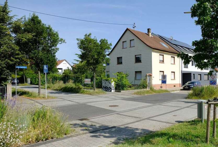 Haus zum Kaufen in Karlsruhe Neureut 849.000 € 180 m²