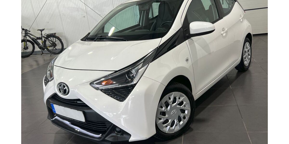 Toyota Aygo (X) 74.000 km 9.995 &euro; Bretten 75015