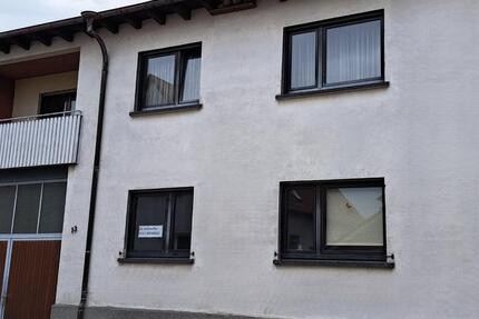 Ein- Zweifamilienhaus überdachter Einfahrt, Nebengebäude, Garten 5 zimmer