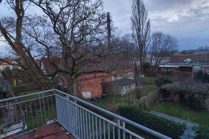 2-Zimmer-DG-Wohnung in Berlin-Rosenthal mit TG-Stellplatz und Balkon