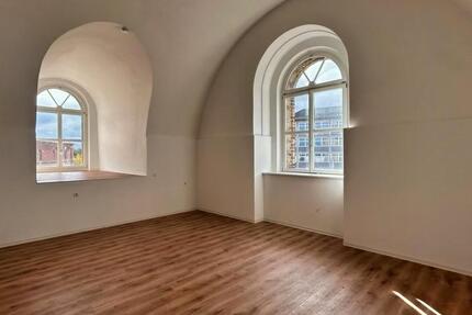 Außergewöhnliche Wohnung inkl. Einbauküche und Stellplatz 4 zimmer