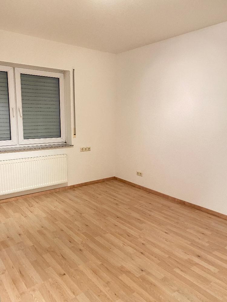 *** Großzügige 4-Zi.-Mietwohnung in Karlsdorf *** 4 zimmer
