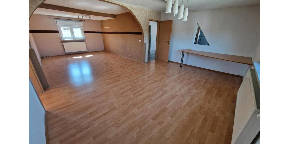 Etagenwohnung Bretten - 3 Zimmer, 95 m&sup2;, 1.100&euro; | Angebot:26411652