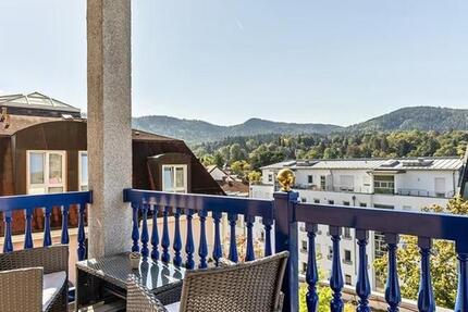 Charmante 2-Zimmer-Altbauwohnung in zentraler Lage zimmer