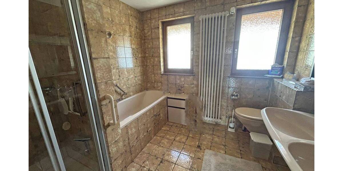 Viel Platz bietet Ihnen dieses Zweifamilienhaus in bester Wohnlage 1 zimmer