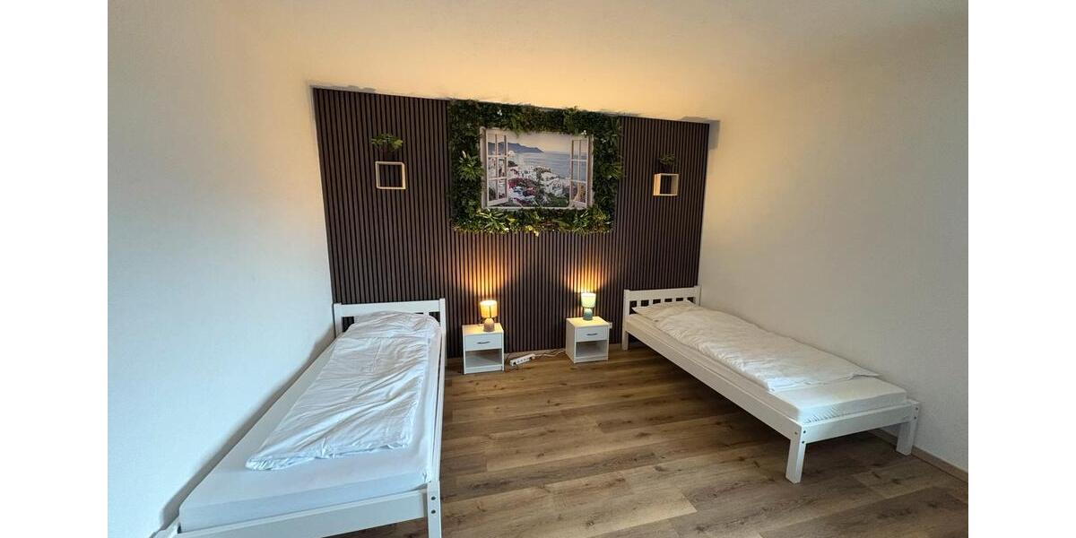 Etagenwohnung Pforzheim Nordstadt - 8 Zimmer, 15 m&sup2;, 500&euro; | Angebot:25642687