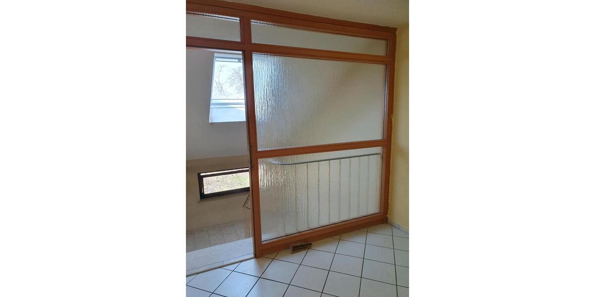 Dachgeschoßwohnung Kraichtal - 3 Zimmer, 80 m&sup2;, 620&euro; | Angebot:25319625