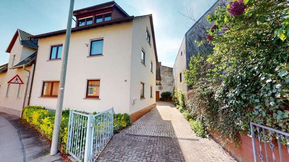 Haus zum Kaufen in Bruchsal Obergrombach 389.000 € 180 m²