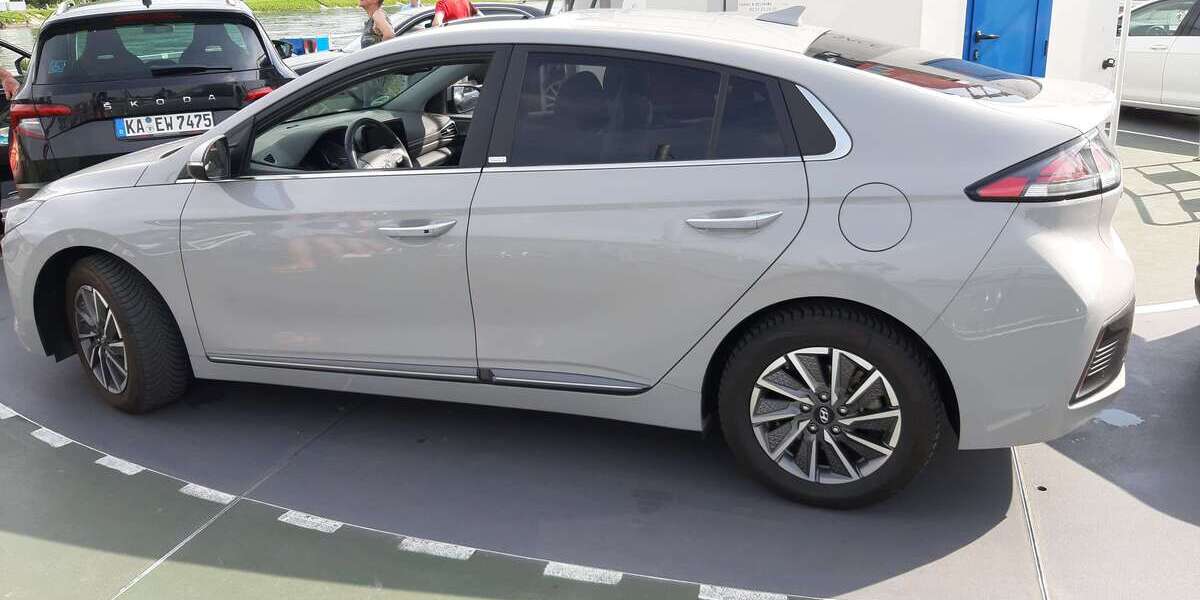 Hyundai IONIQ 26.000 km 17.000 &euro; Karlsruhe 76131