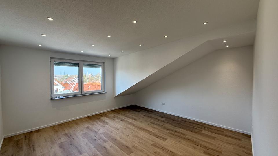 Dachgeschoßwohnung Karlsruhe Knielingen - 4 Zimmer, 99 m&sup2;, 1.390&euro; | Angebot:26133475