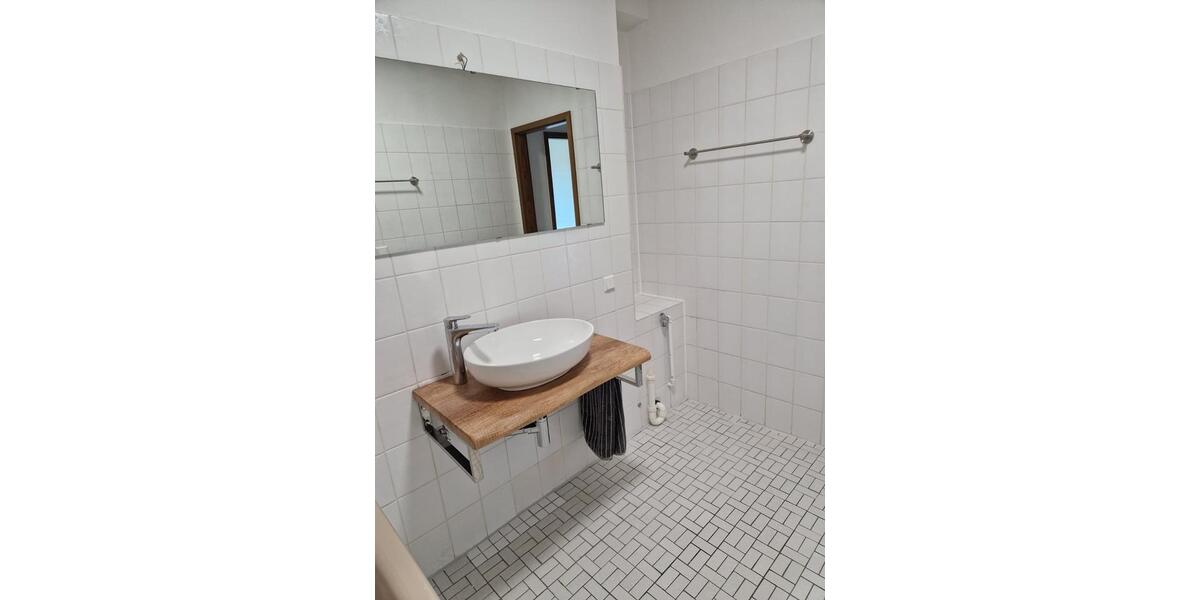 Etagenwohnung Karlsruhe Neureut - 2 Zimmer, 76 m&sup2;, 1.070&euro; | Angebot:26690169