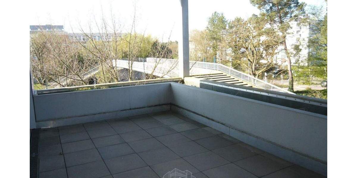 Leerstehende Gewerbefläche vis-a-vis Rathaus in WörtRhein zimmer