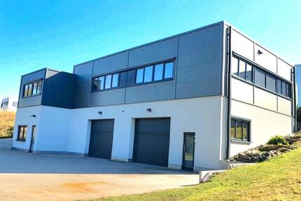 Gewerbe Büro Produkte Halle zu Mieten in Top Lange ‼️ Sehr Modern zimmer