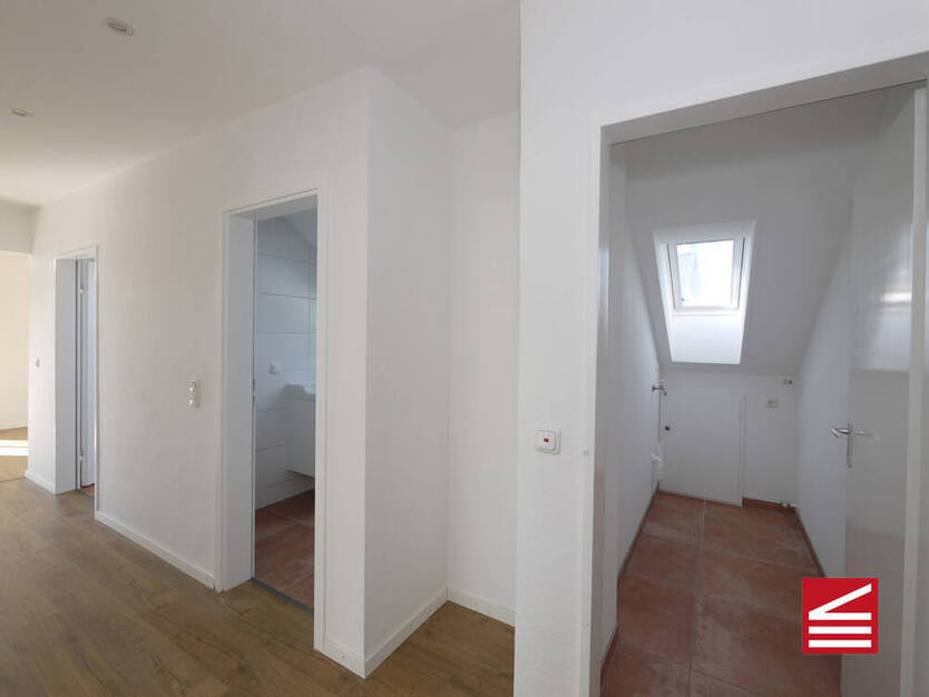 Baden-Baden, Varnhalt, attraktive 3-Zimmer-Wohnung mit Balkon und Garage!