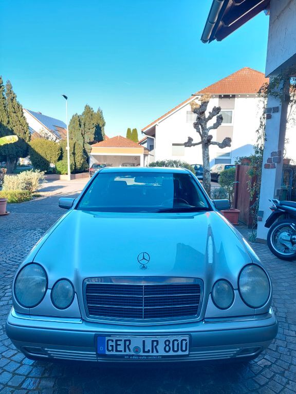 Mercedes-Benz E 200 162.000 km 2.600 € Neupotz 76777