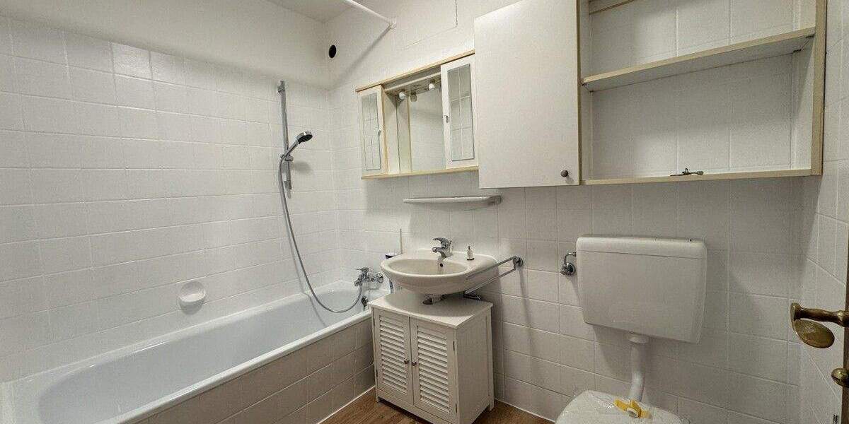 WOHLFÜHLEN LEICHT GEMACHT: Renovierte 3-Zimmer Wohnung mit EBK, Loggia und Stellplatz in Stutensee 3 zimmer