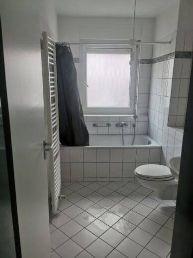 Komfortable 3 Zimmerwohnung mit Terrasse, Garten und zwei Badezimmern 3 zimmer