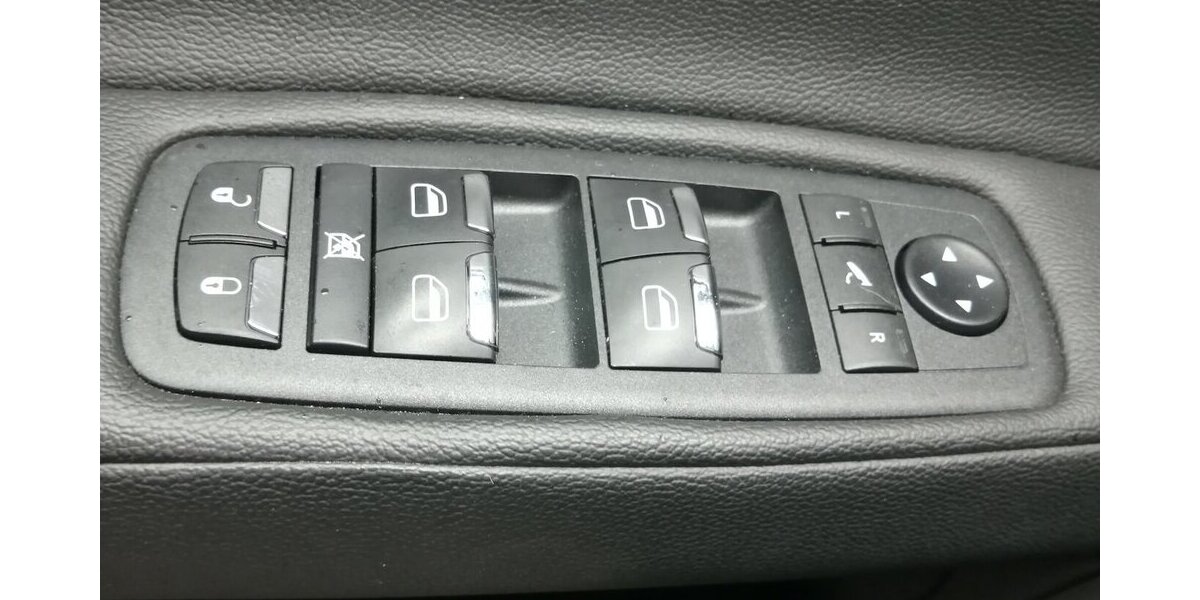 Maserati Ghibli 3.0 D Leder Klimaautomatik Leder BI-XENON 39.000 km 39.899 &euro; Landau 76829