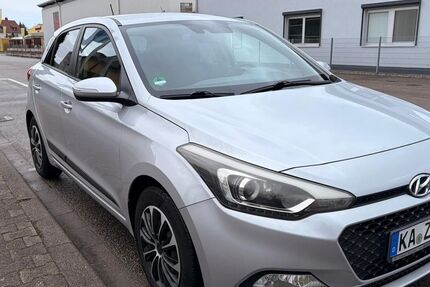 Hyundai i20 81.000 km 10.300 &euro; Karlsruhe 76187